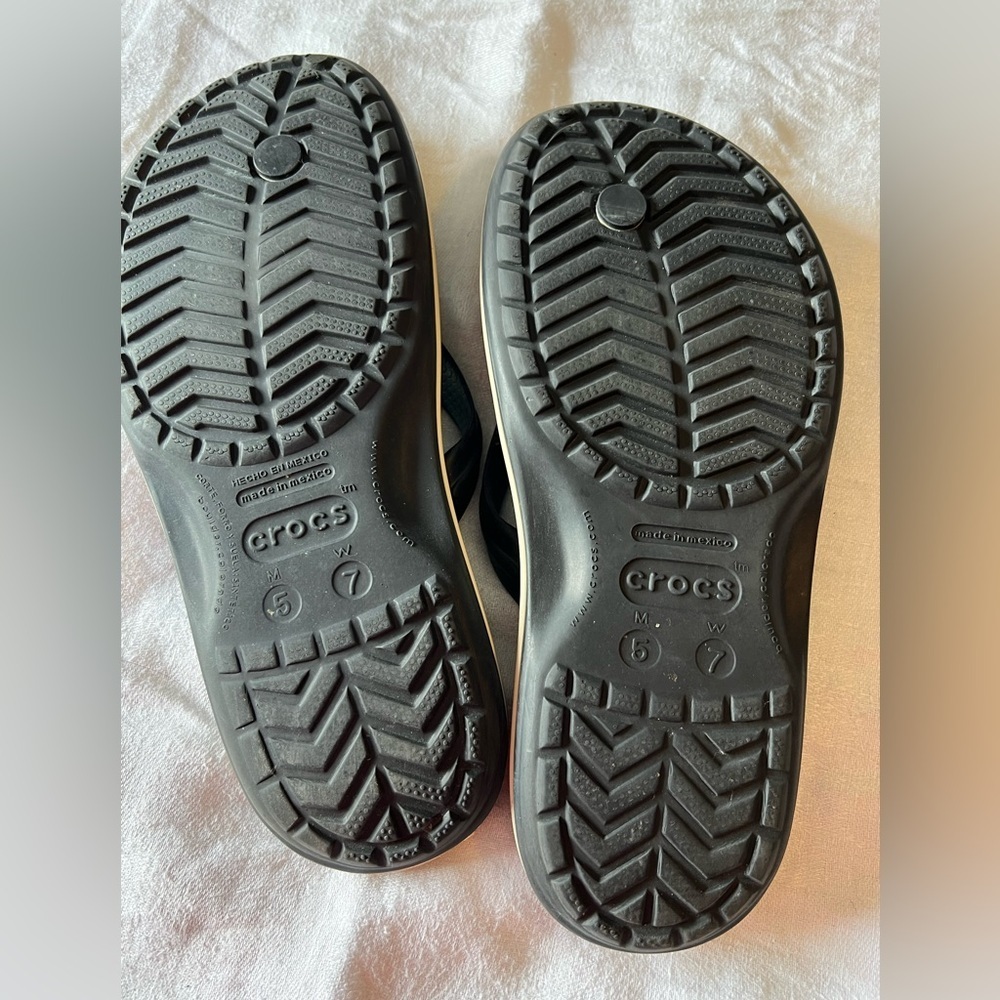 CROCS Black Sole Footwear woman’s 7 men’s 5. - Picture 7 of 7